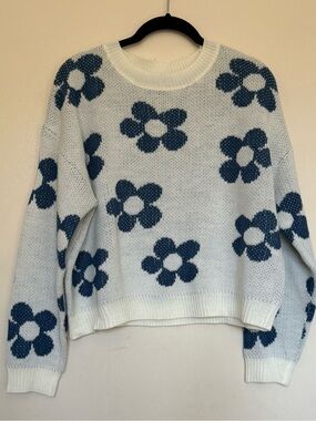SHEIN Cream Crewneck Sweater with Blue Daisy Motif